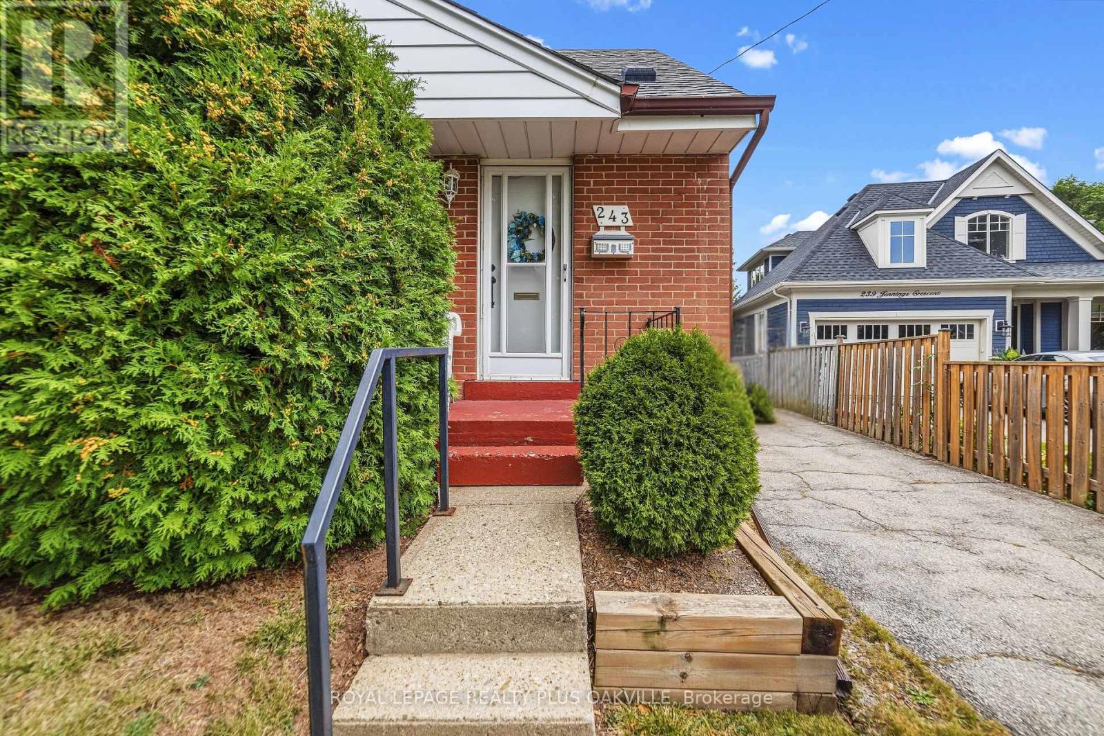 243 JENNINGS CRESCENT