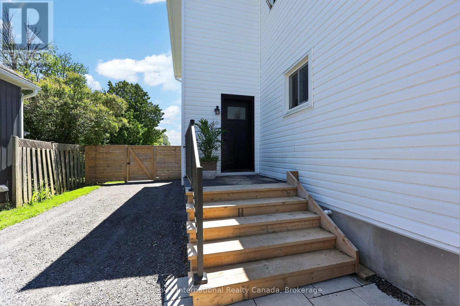 131 BRUCE STREET S