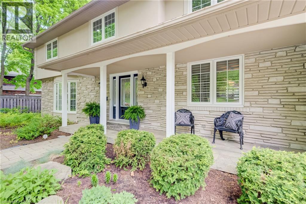 60 HUNTLEY Crescent