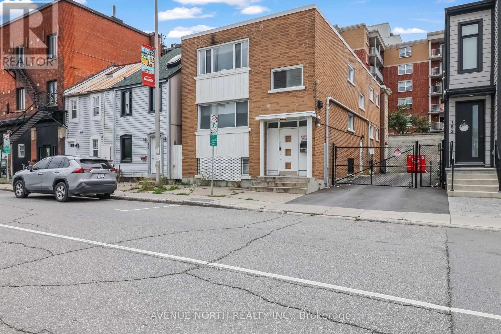 3 - 184 MURRAY STREET