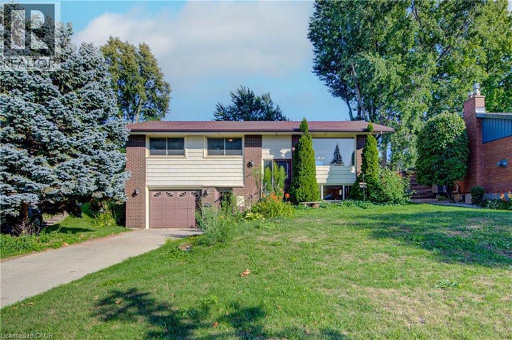 Photo 1 of 30 — 79 GAY Crescent, Kitchener, ON N2A 2C2
