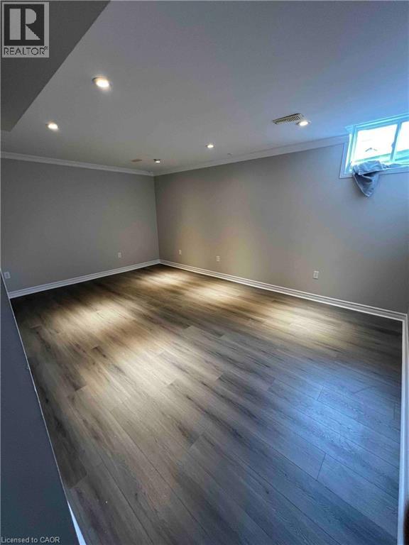 151 CLAIRFIELDS Drive E Unit# 4