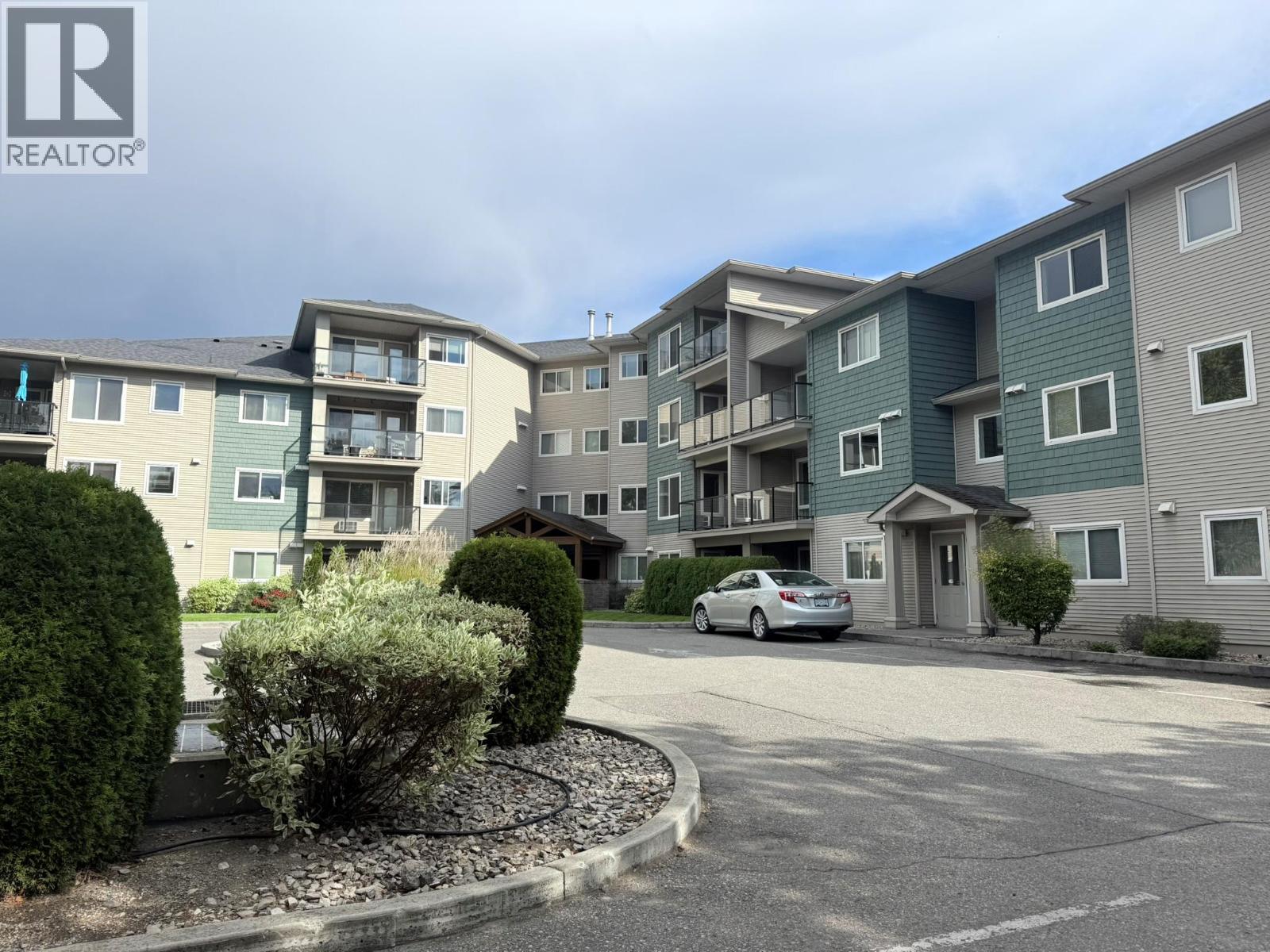 135 Ziprick Road Unit# 406