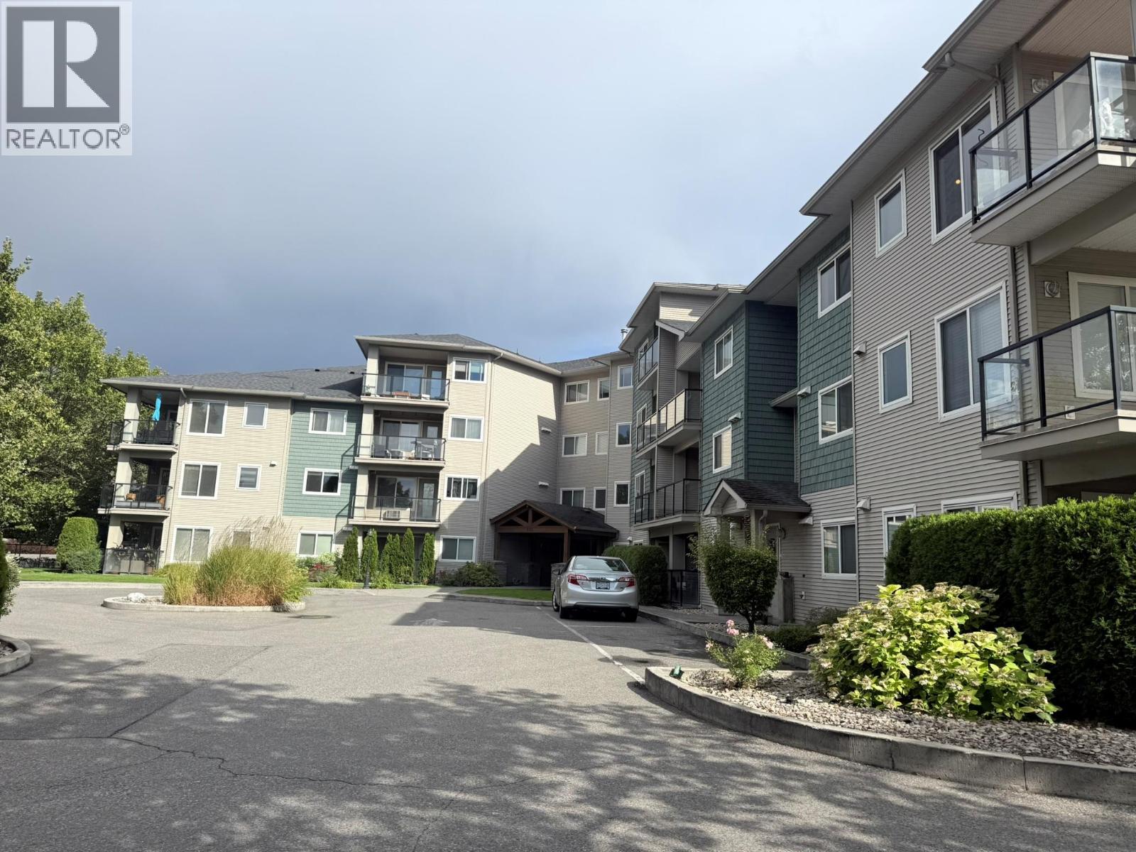 135 Ziprick Road Unit# 406