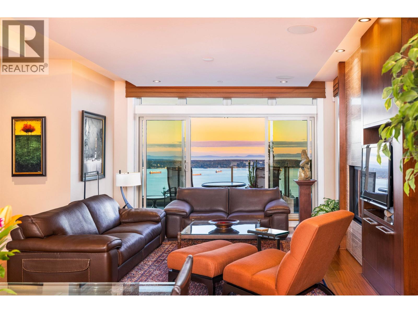 101 2535 GARDEN COURT