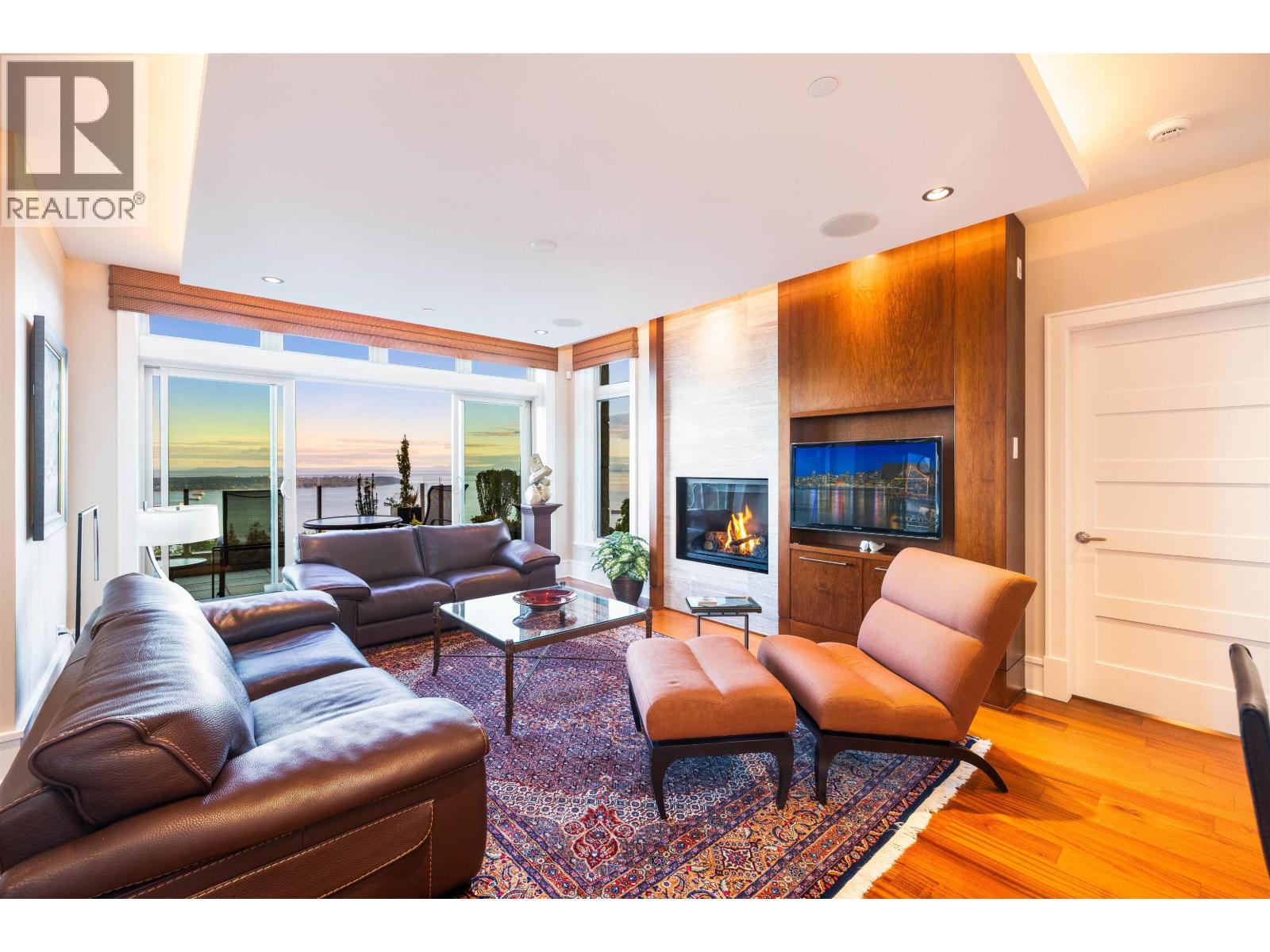 101 2535 GARDEN COURT