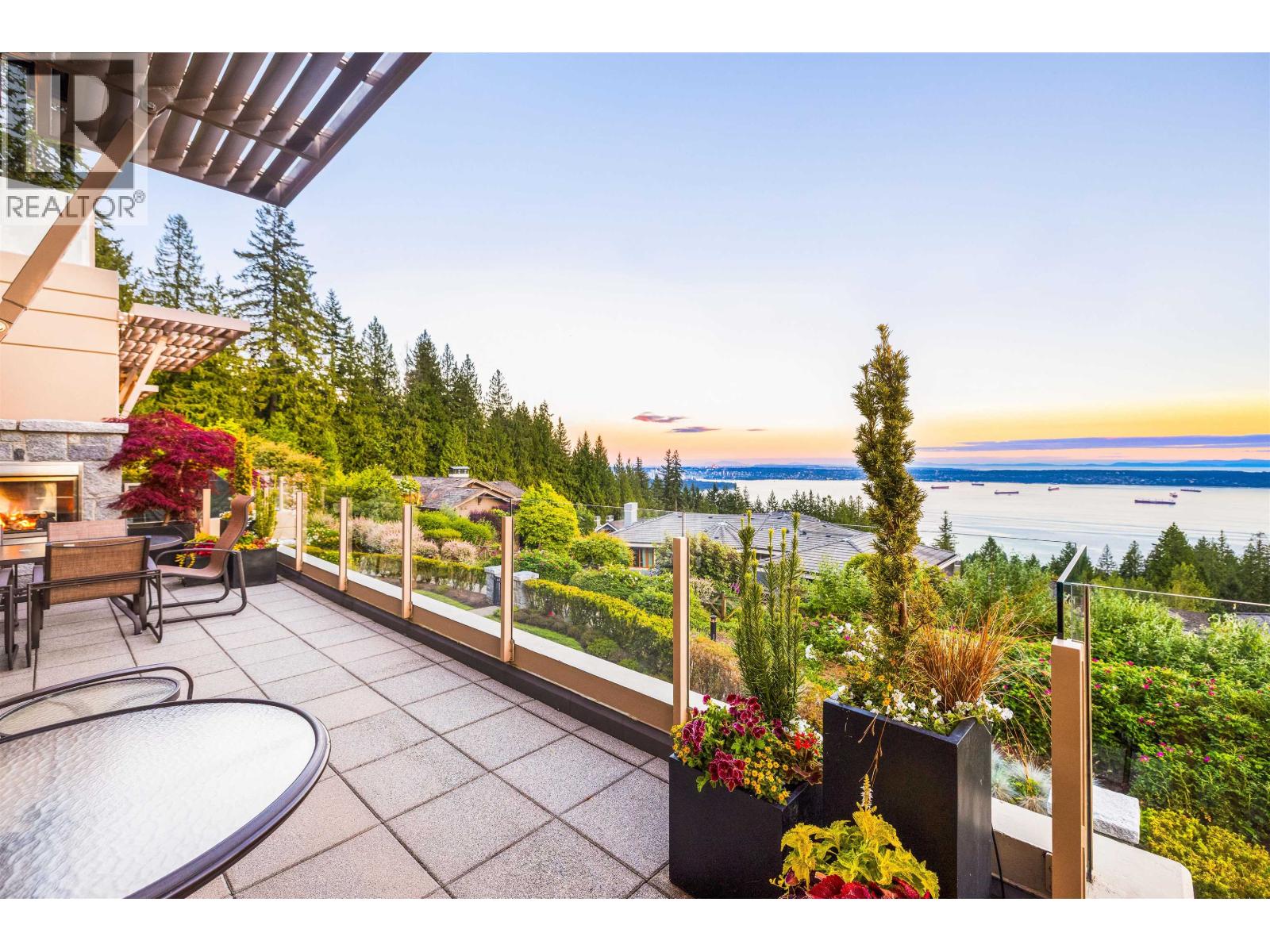 101 2535 GARDEN COURT
