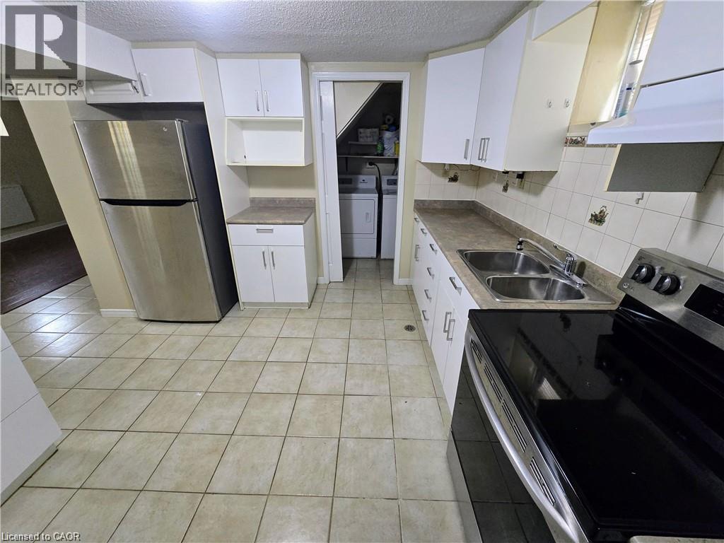 89 ELGIN Street N Unit# B