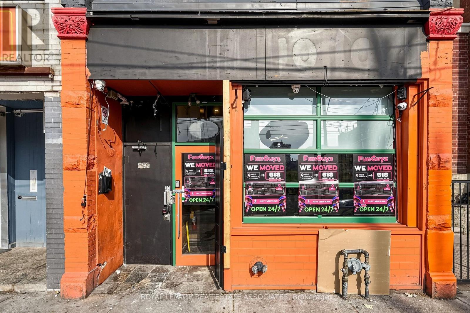 592 QUEEN STREET W