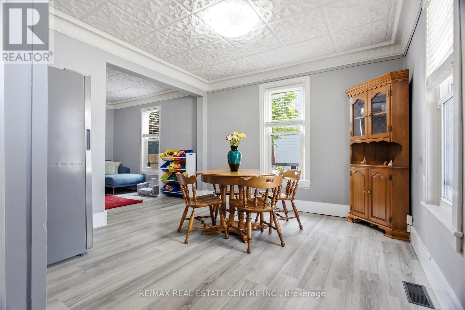 1108 QUEENSTON ROAD