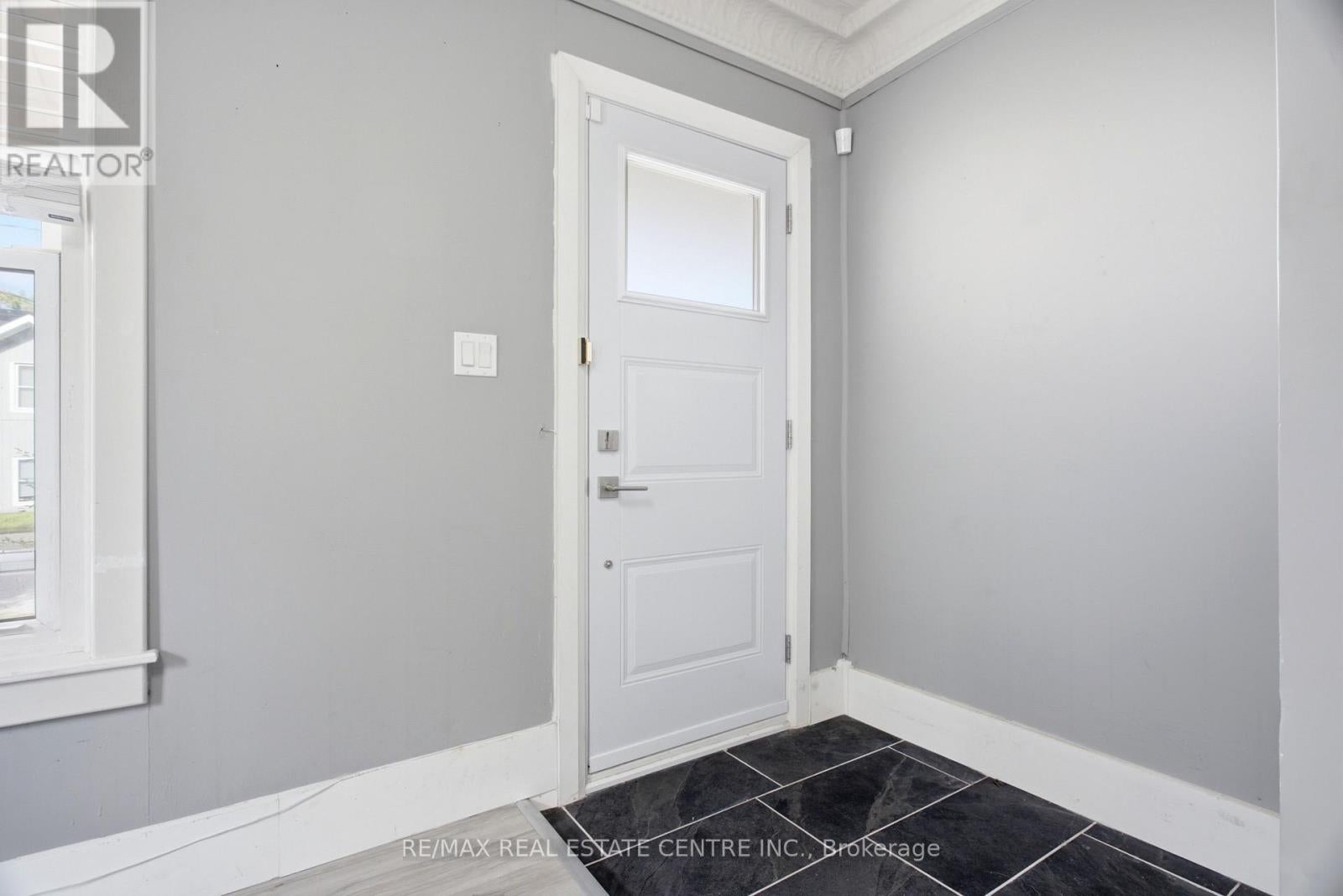 1108 QUEENSTON ROAD