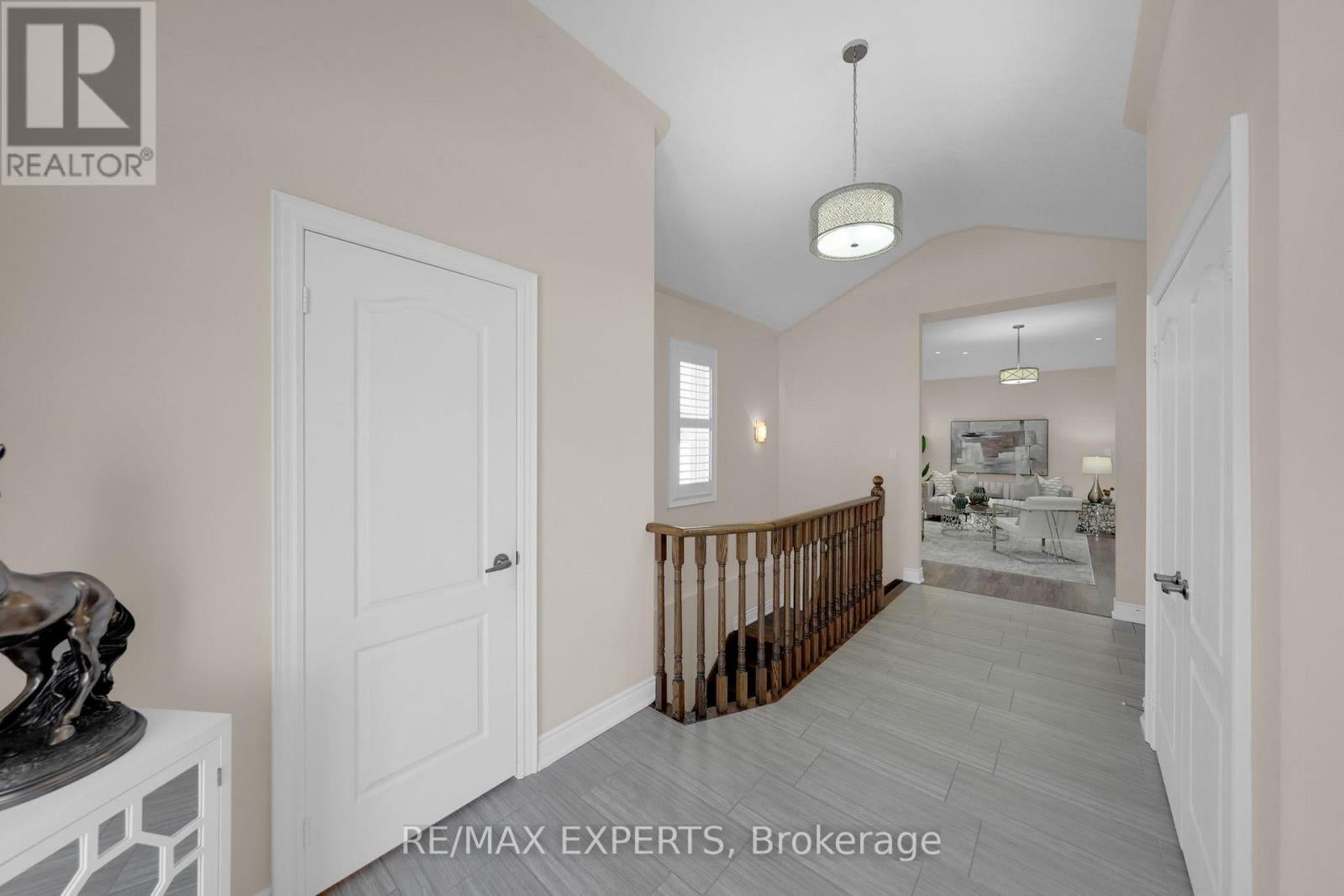 57 HOPKINS CRESCENT N