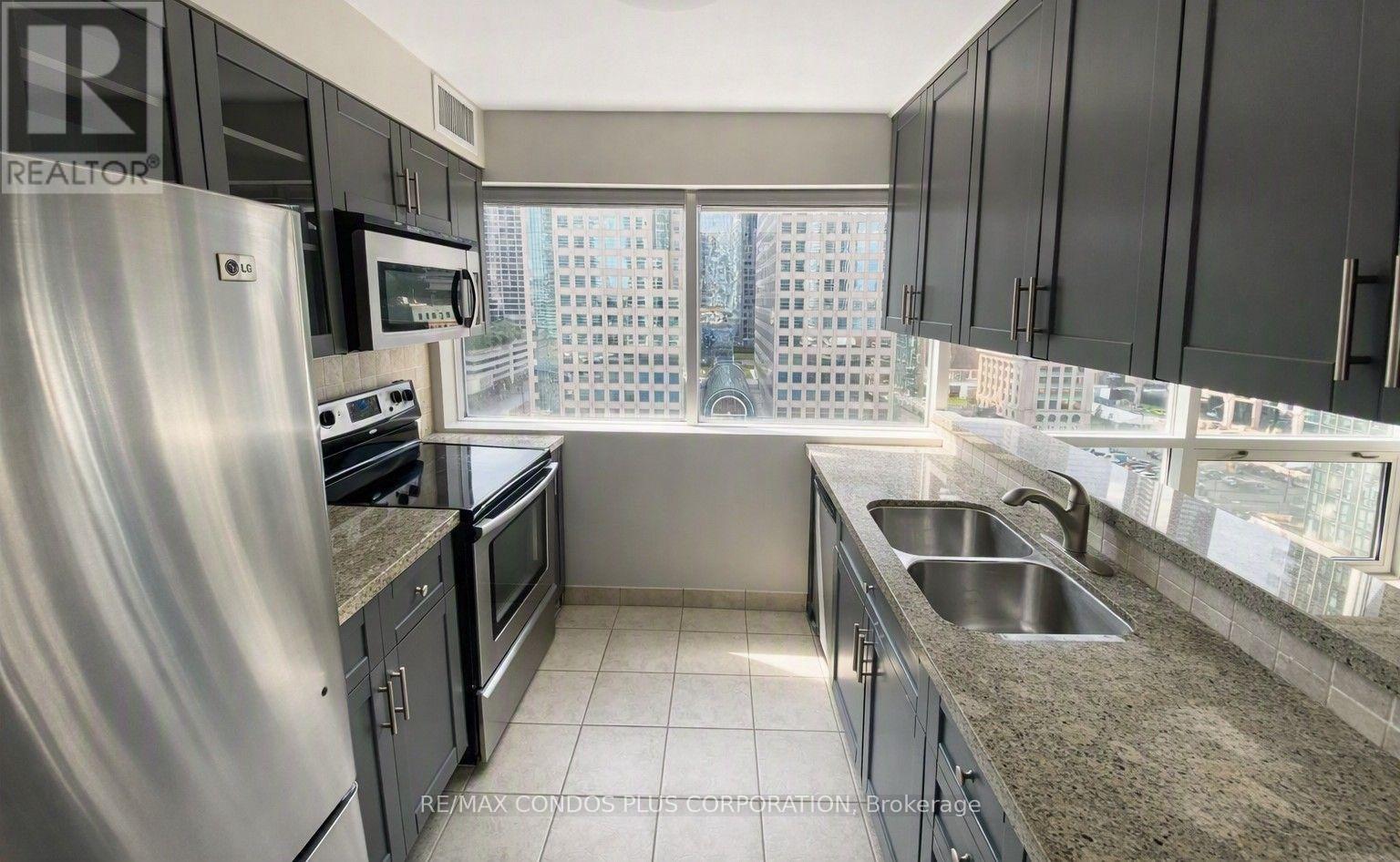 1211 - 10 QUEENS QUAY W