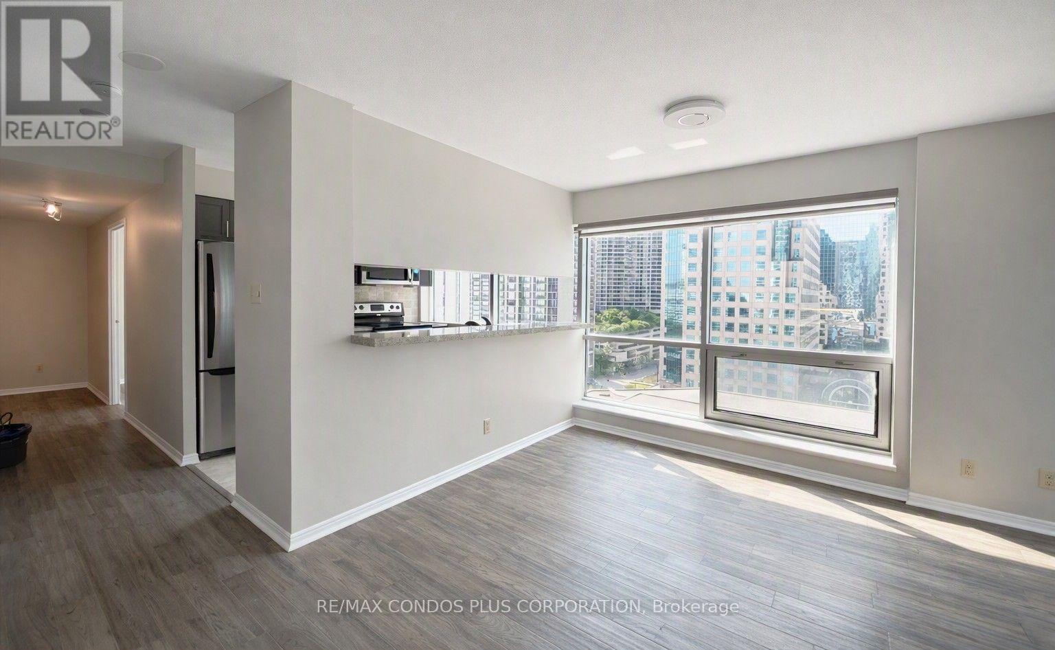 1211 - 10 QUEENS QUAY W