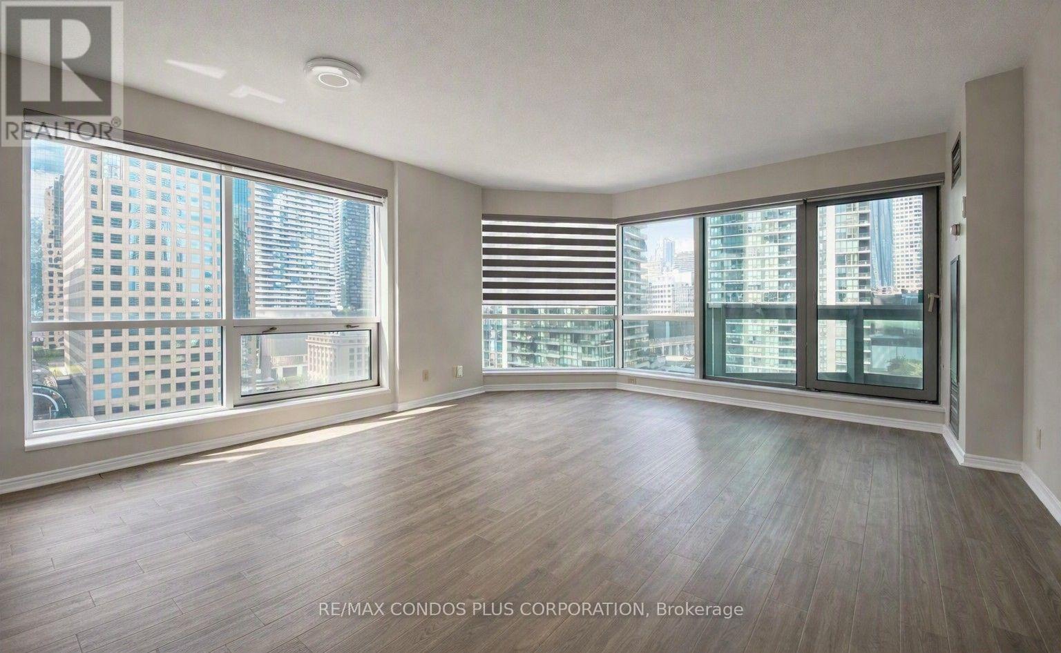1211 - 10 QUEENS QUAY W