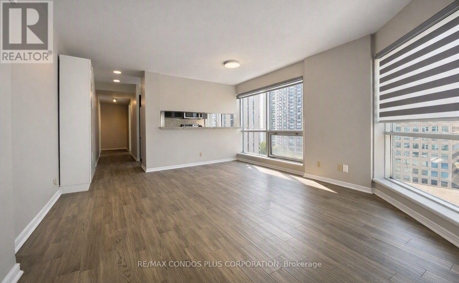 1211 - 10 QUEENS QUAY W