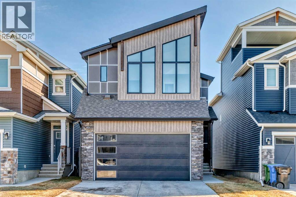 138 Silver Spruce Grove SW