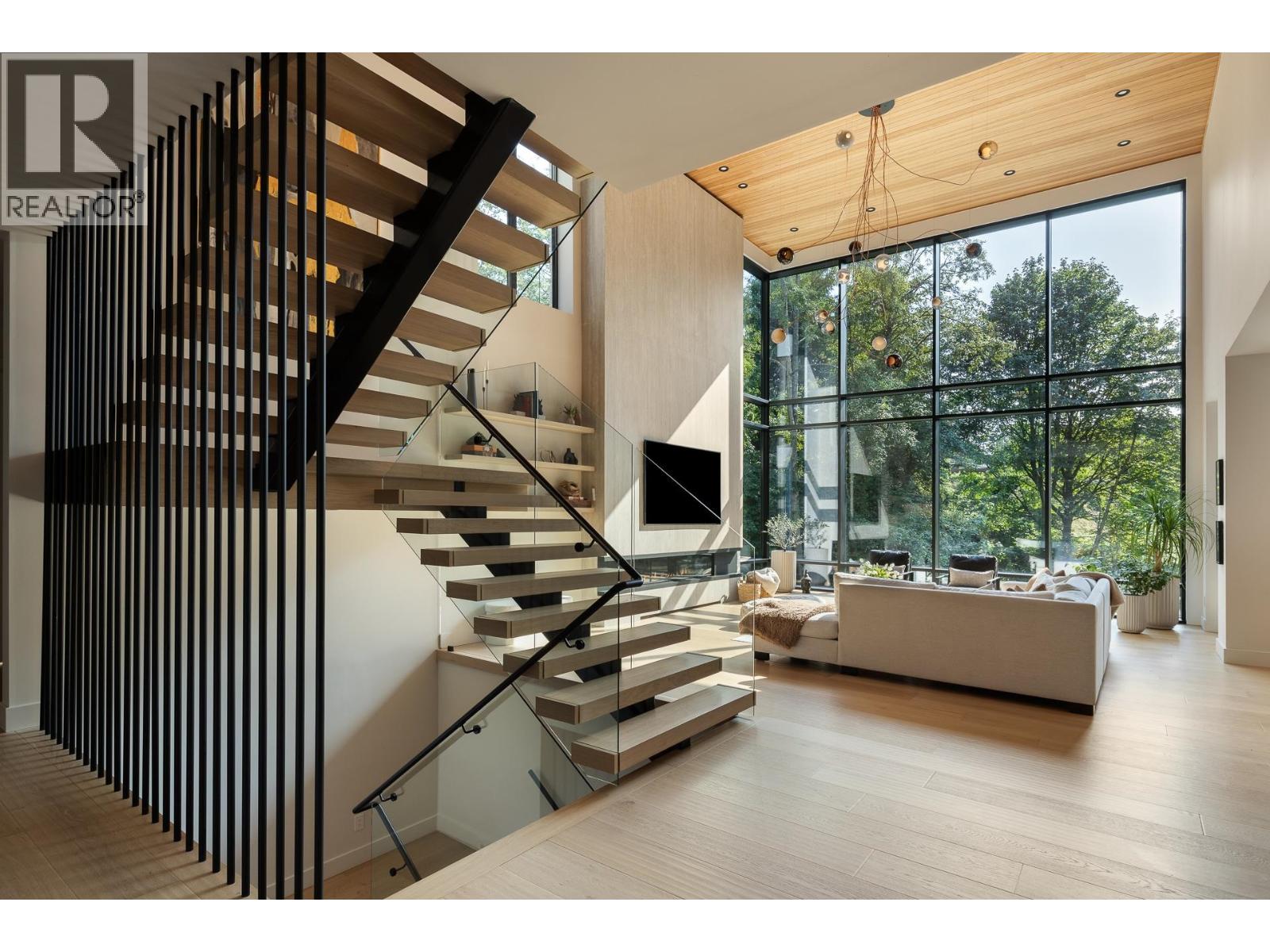 450 MACBETH CRESCENT