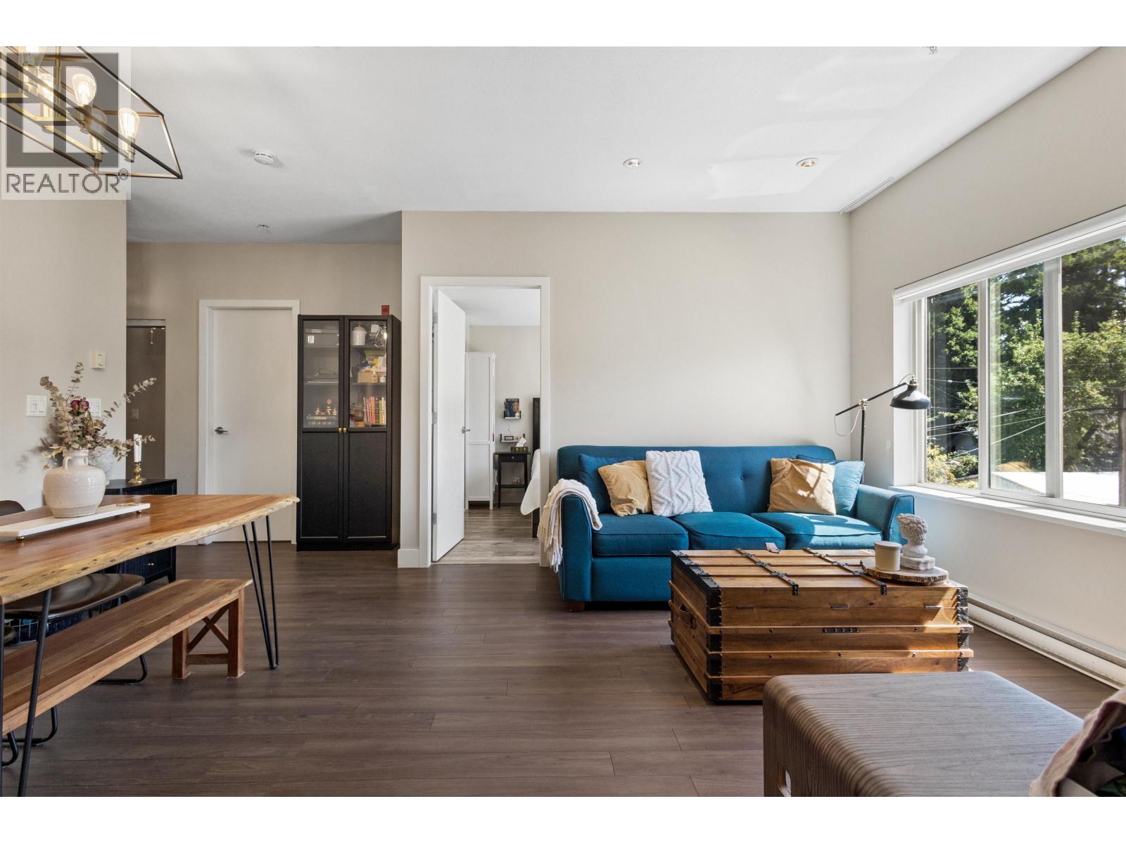 206 1273 MARINE DRIVE