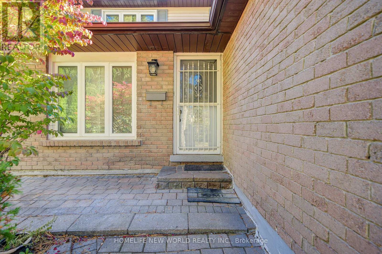 102 MADSEN CRESCENT