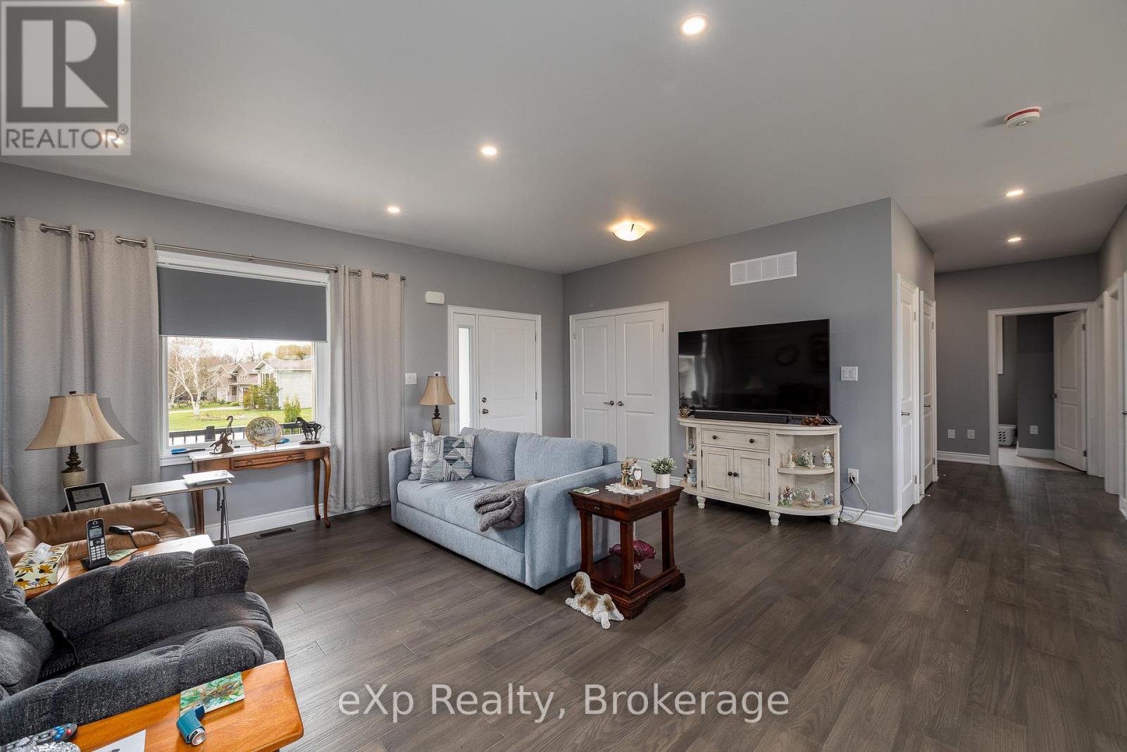 43 COUNTRY CRESCENT