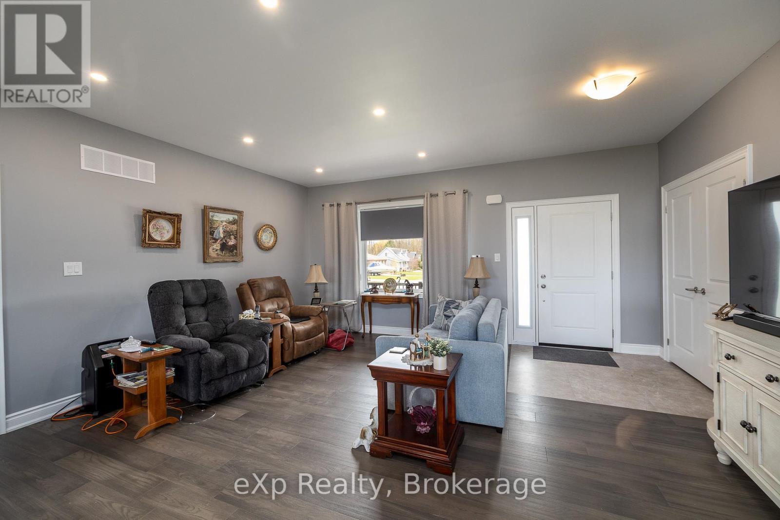43 COUNTRY CRESCENT