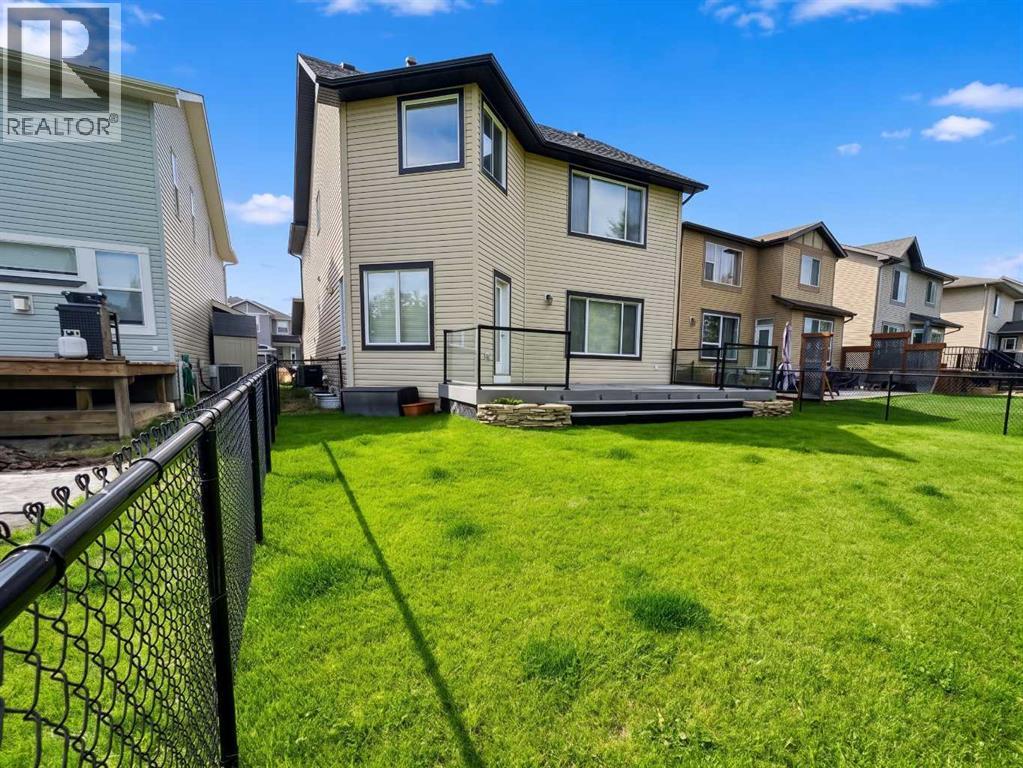 18 Drake Landing Crescent
