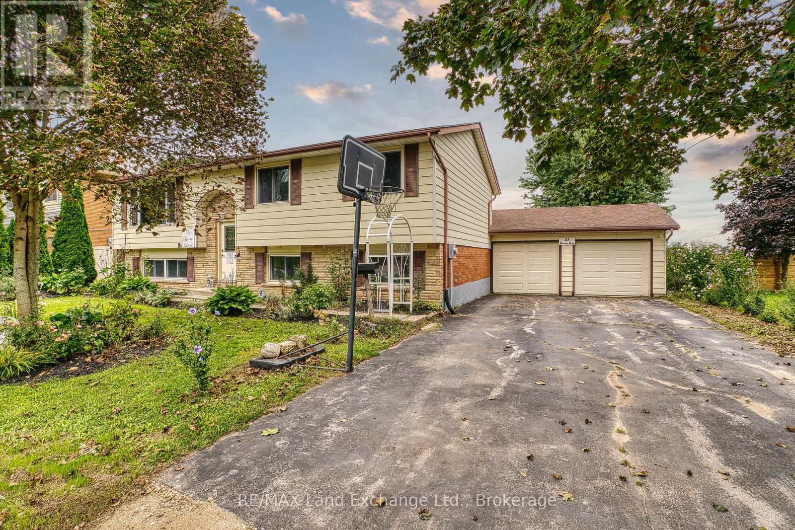 21 FAIRVIEW DRIVE