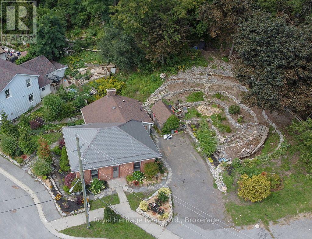 6 WILLARD STREET