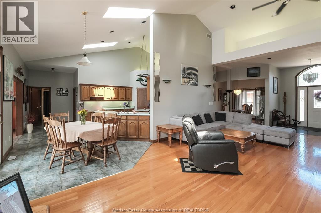1747 CHORNOBY CRESCENT