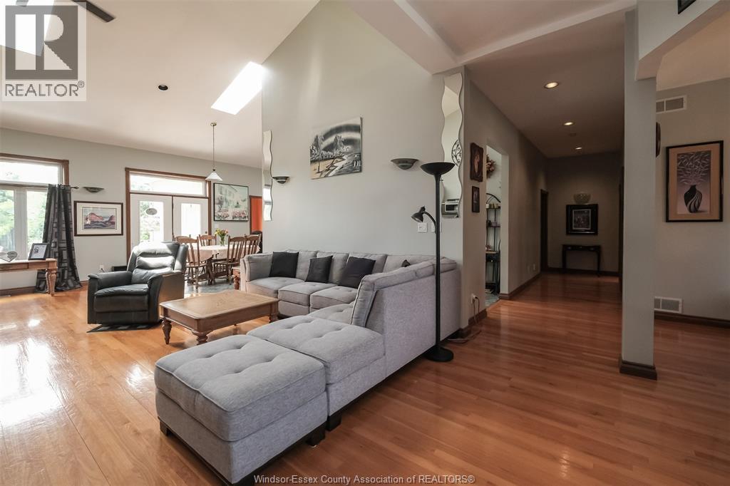 1747 CHORNOBY CRESCENT