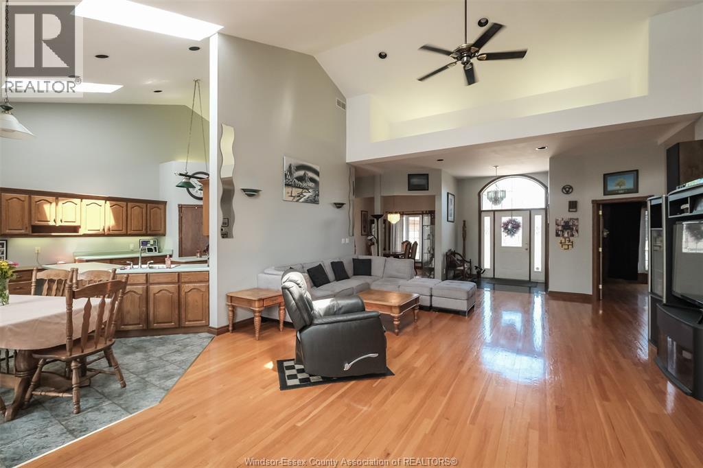 1747 CHORNOBY CRESCENT