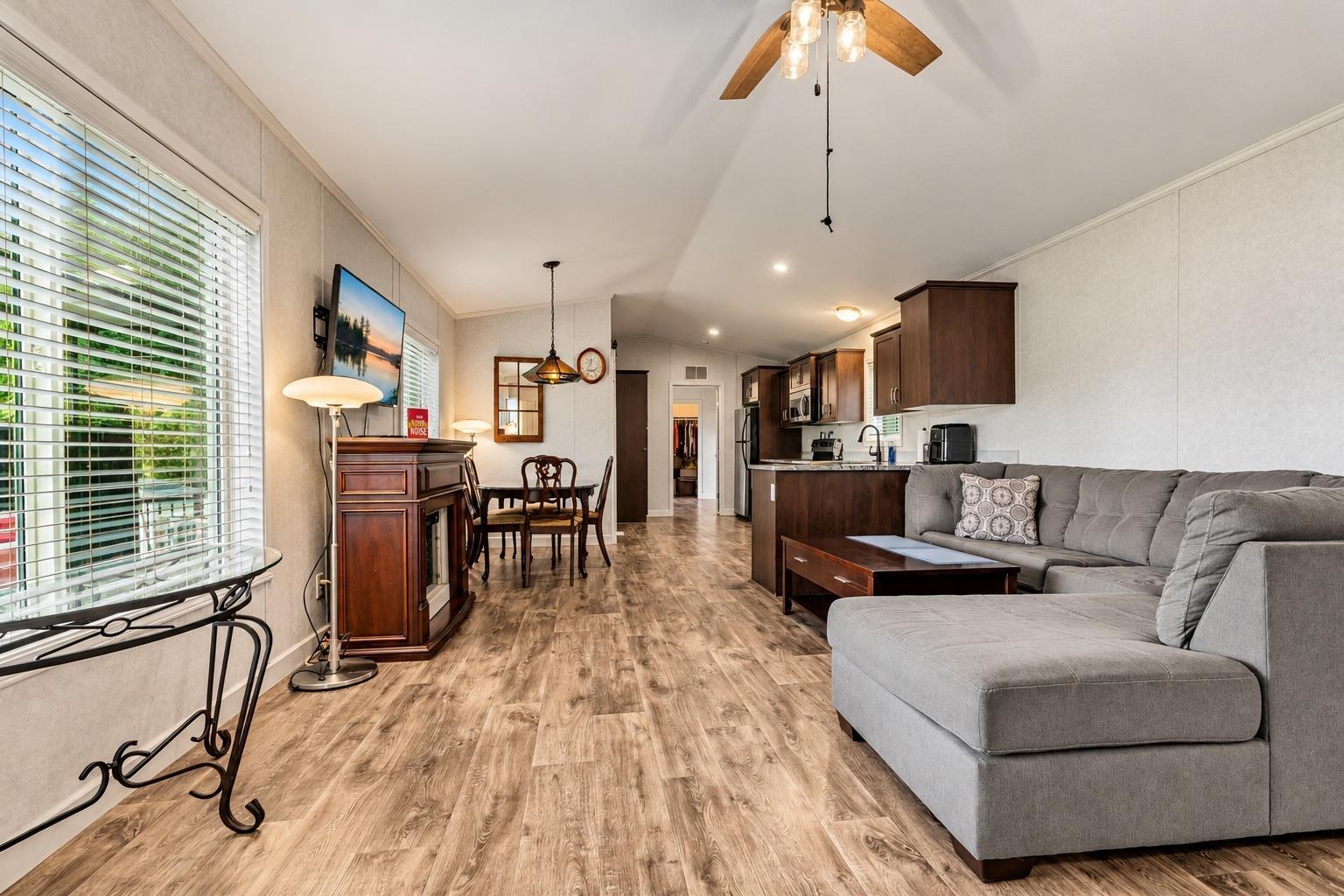 9 41711 TAYLOR ROAD