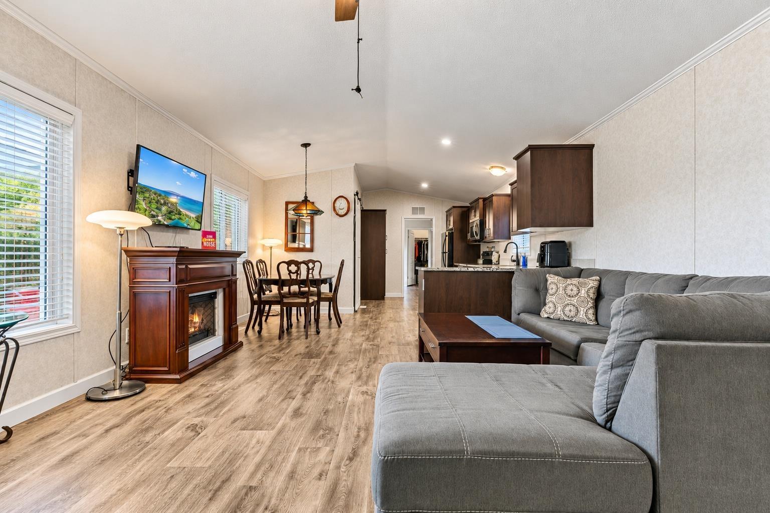 9 41711 TAYLOR ROAD