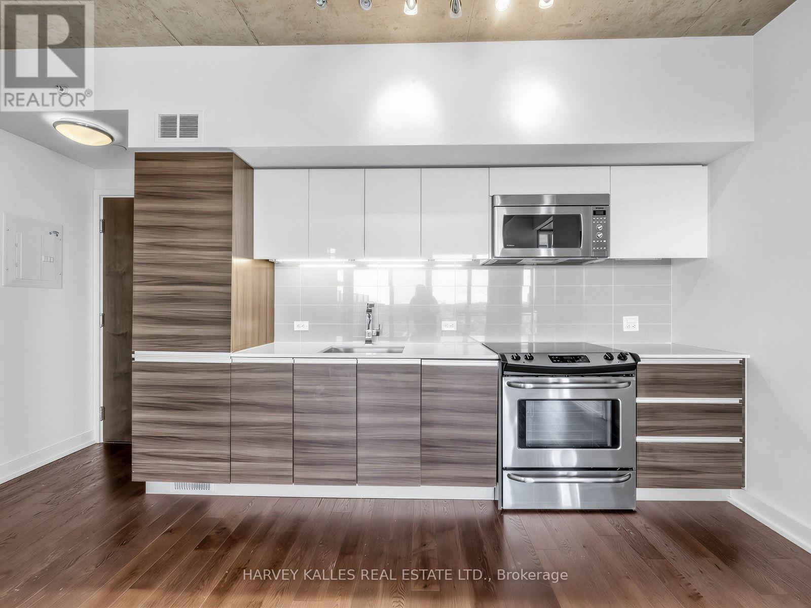 1114 - 1190 DUNDAS STREET E