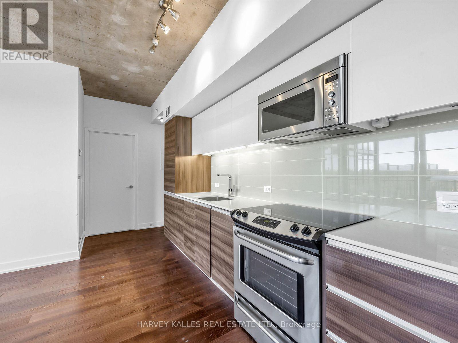 1114 - 1190 DUNDAS STREET E