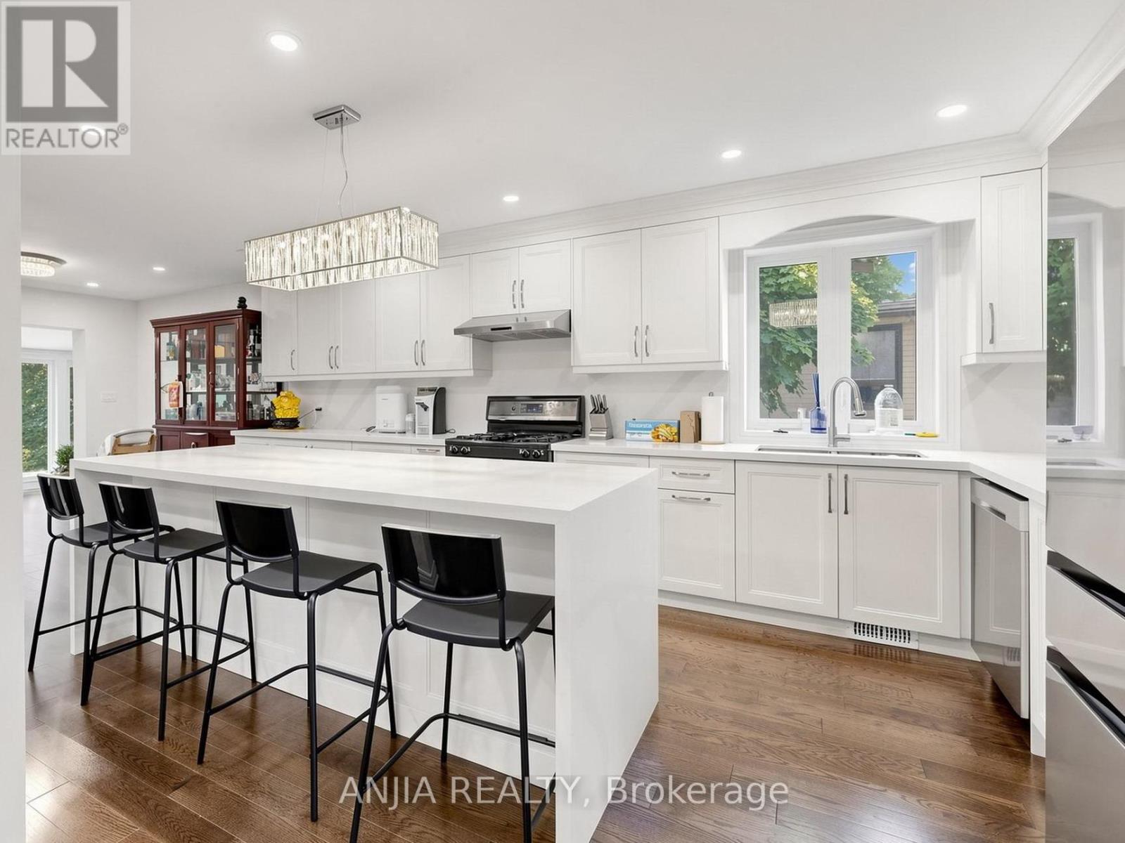 8 APPLEFIELD DRIVE