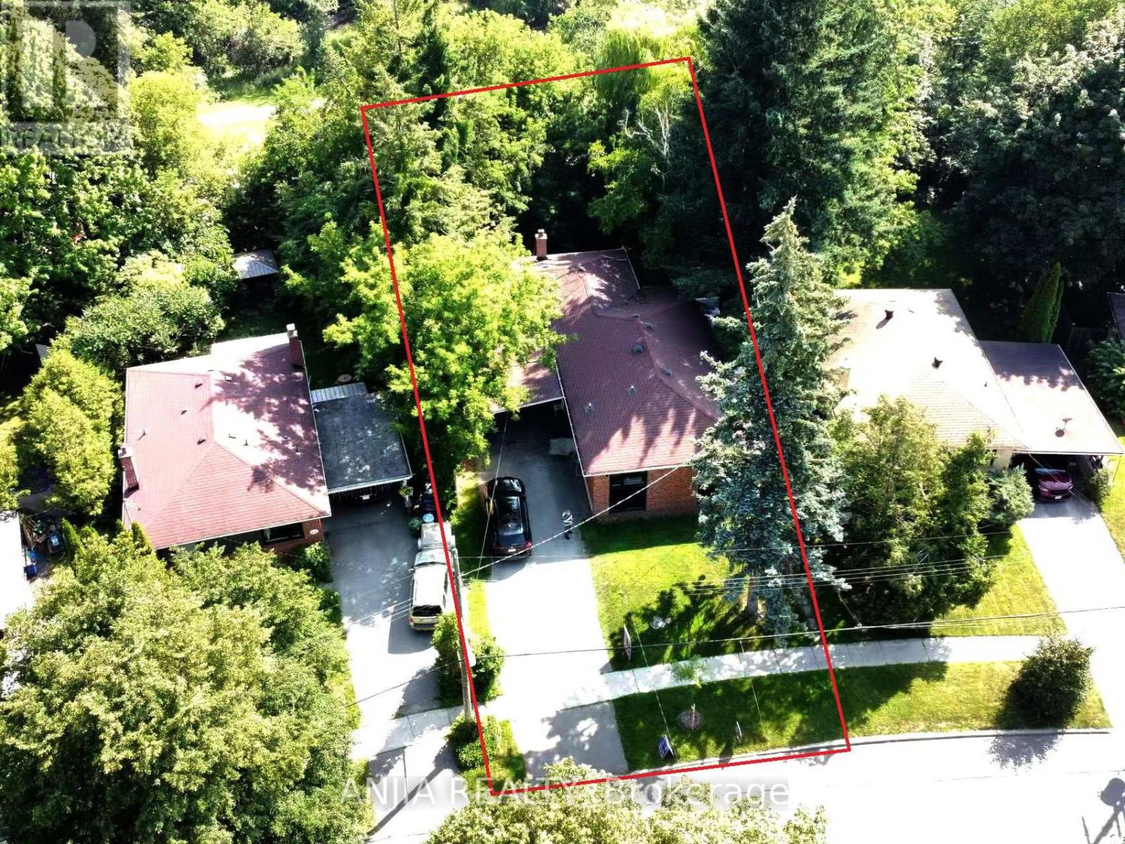 8 APPLEFIELD DRIVE