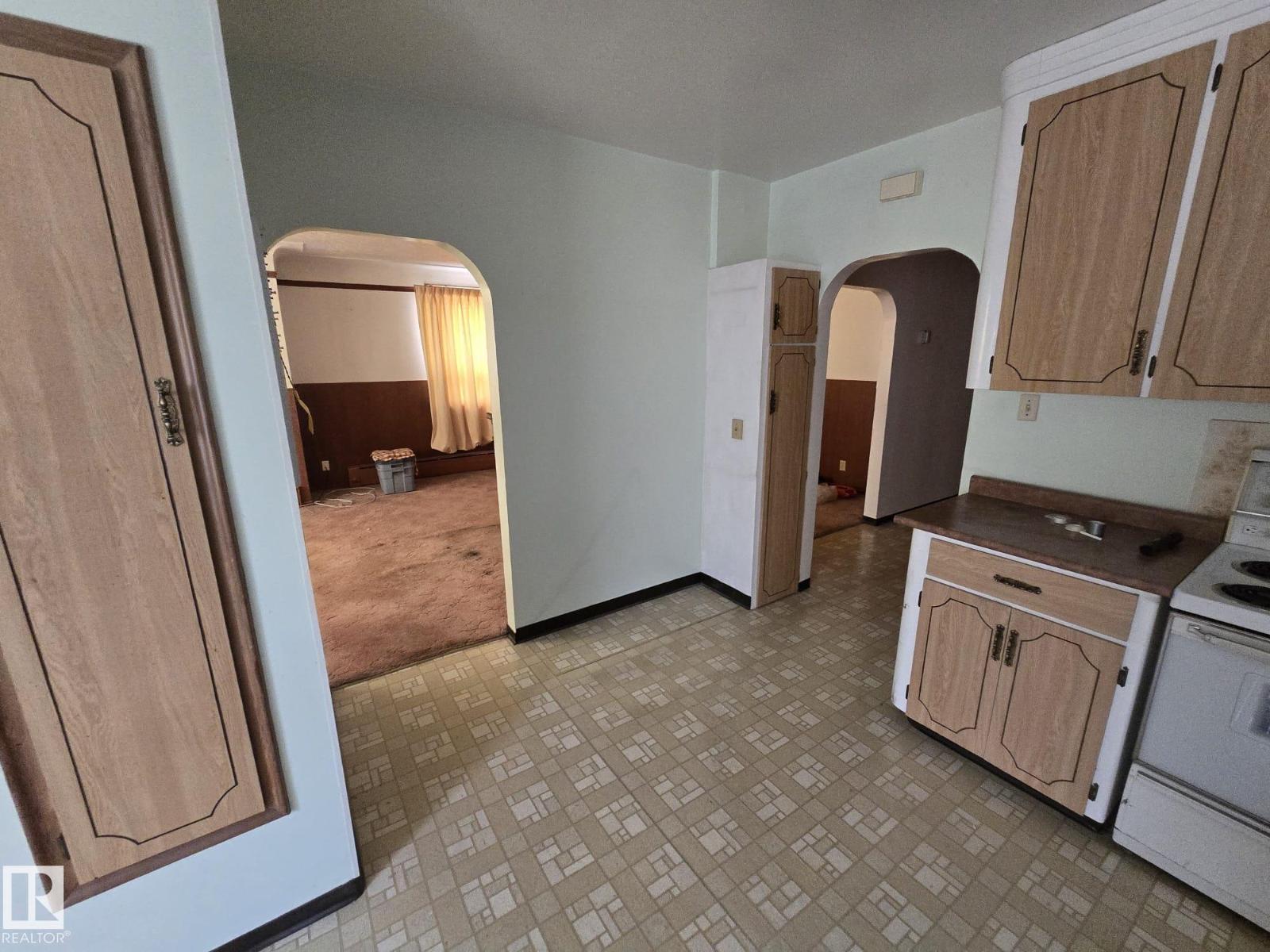 9839 81 AV NW