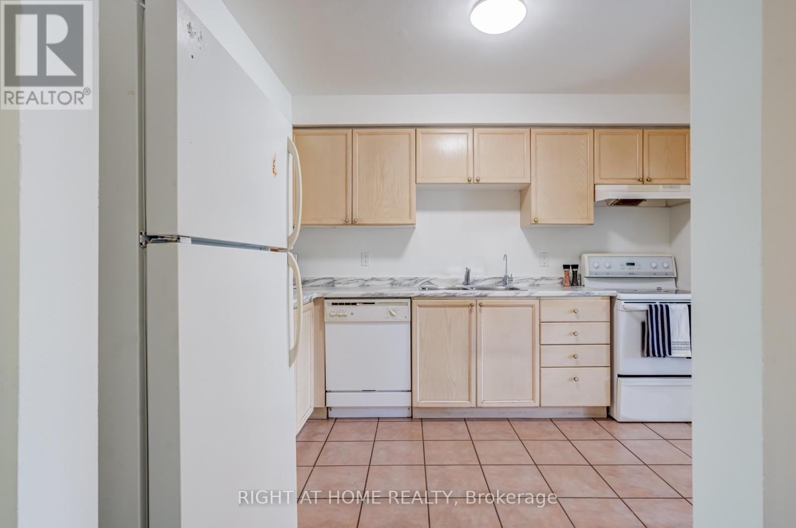 163 - 302 COLLEGE AVENUE W
