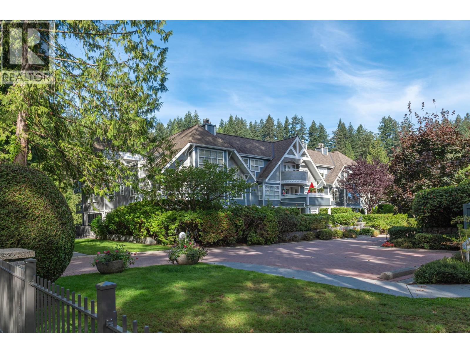 303 3373 CAPILANO CRESCENT