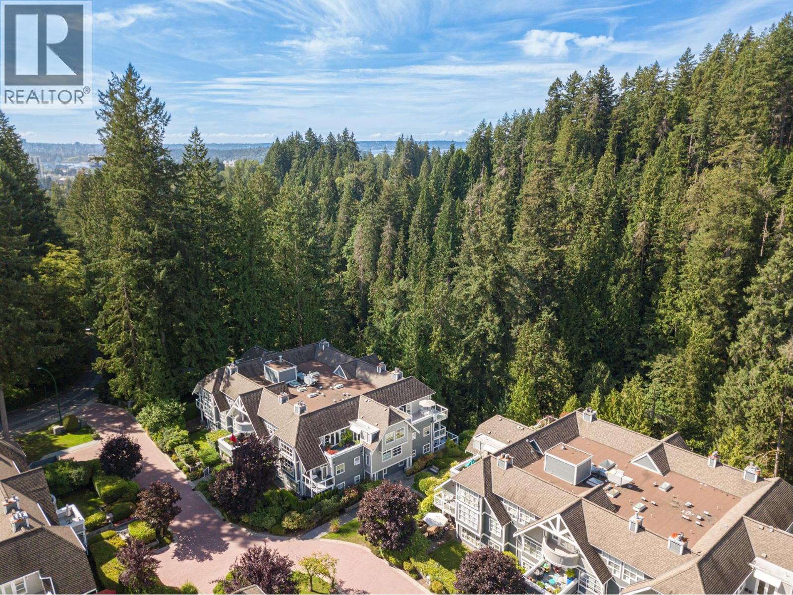 303 3373 CAPILANO CRESCENT