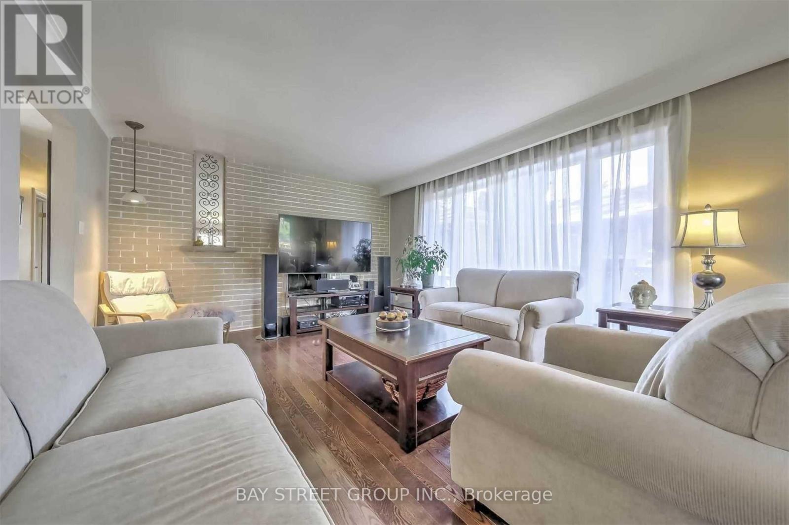 33 HEATHVIEW AVENUE