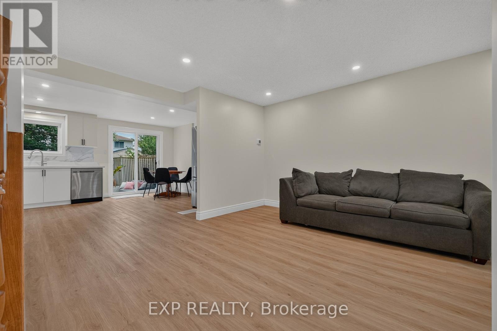 949 ELGIN STREET N
