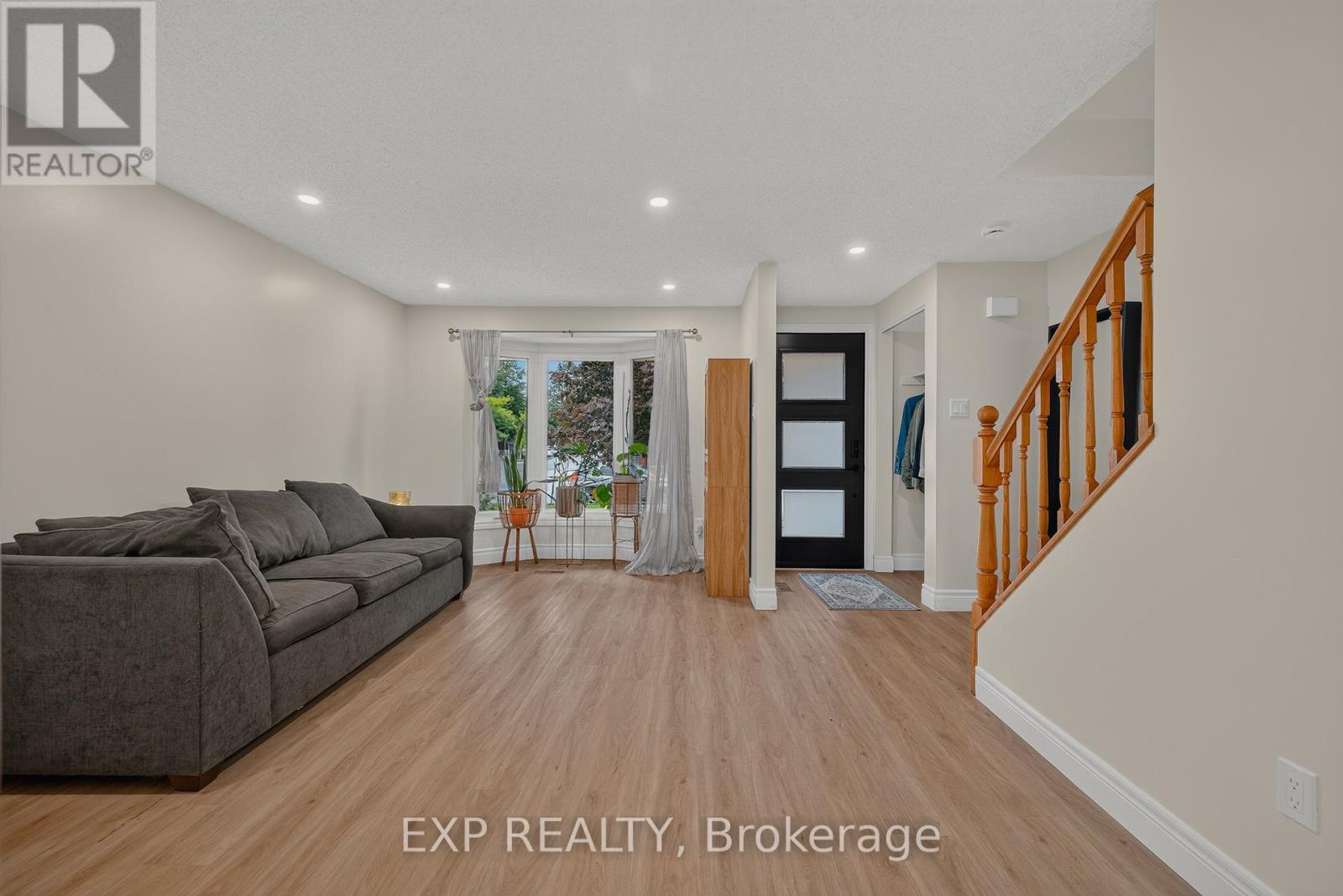 949 ELGIN STREET N