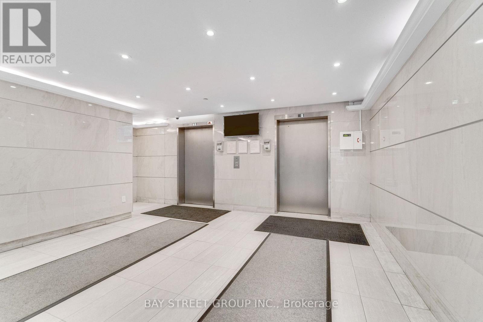 1207 - 10 STONEHILL COURT