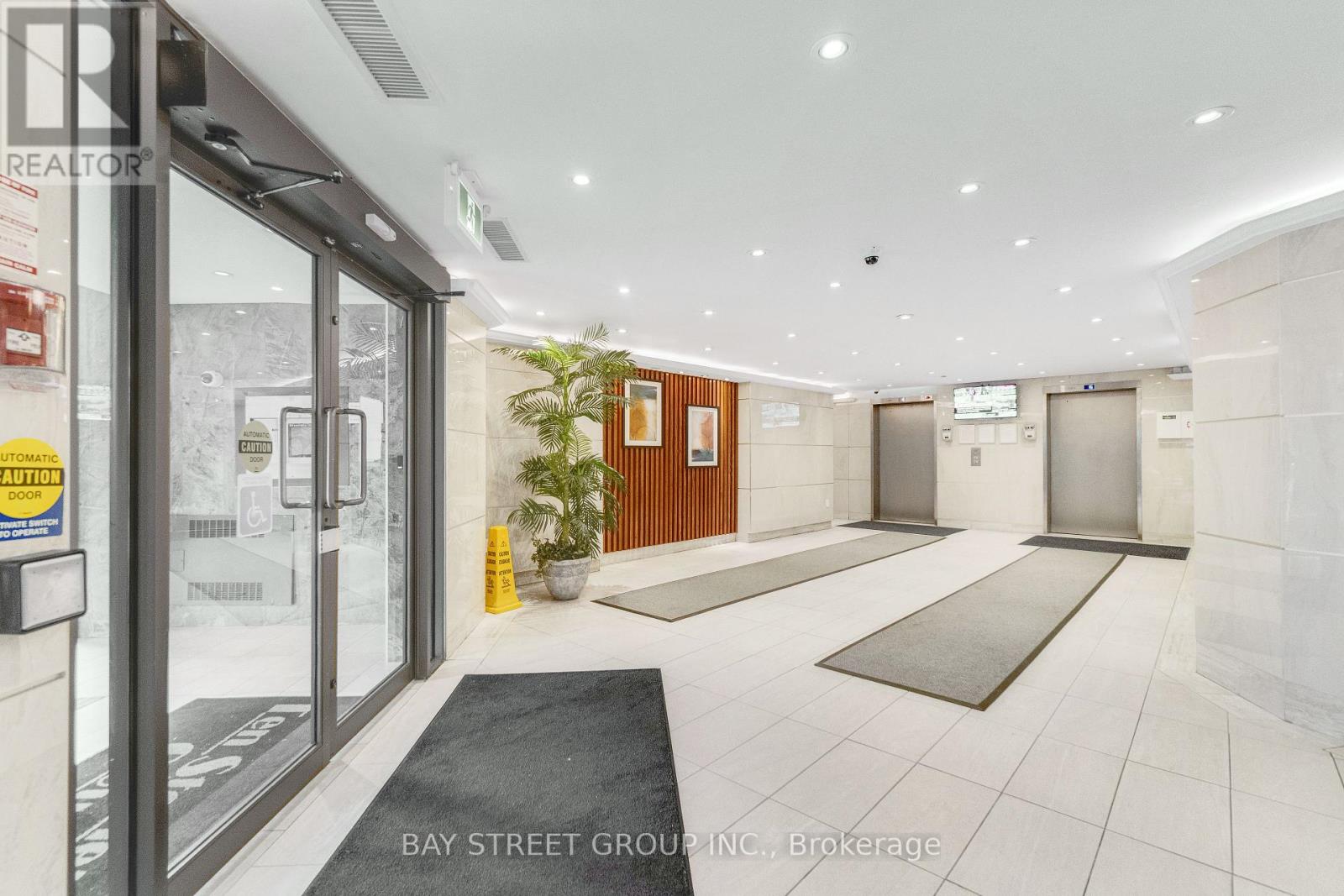 1207 - 10 STONEHILL COURT