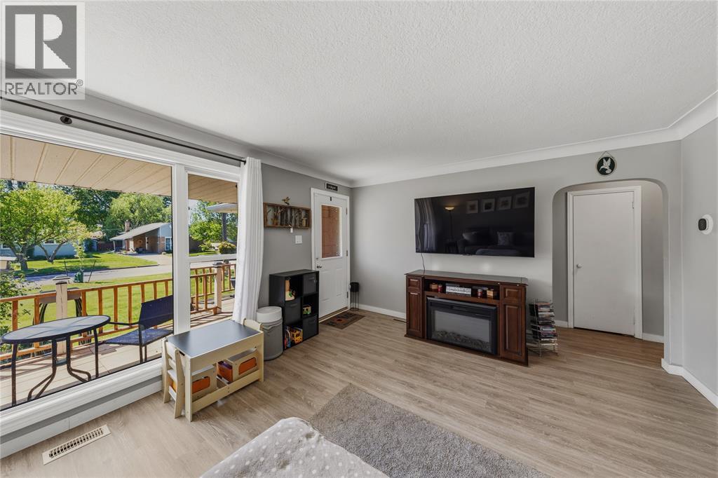 97 Grey CRESCENT