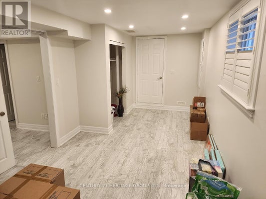 490 Cody Cres, Newmarket (Central Newmarket), ON 2