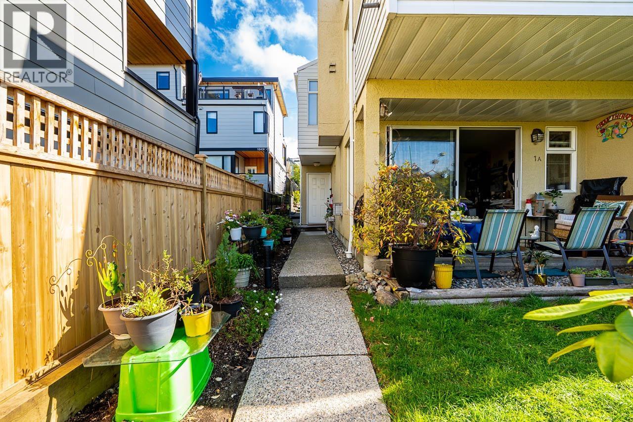 238 W 4TH STREET
